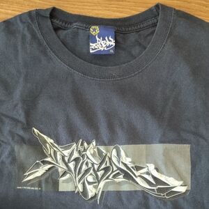 2001 Tribal Gear. Rare.Men's Black Graphic T-Shirt